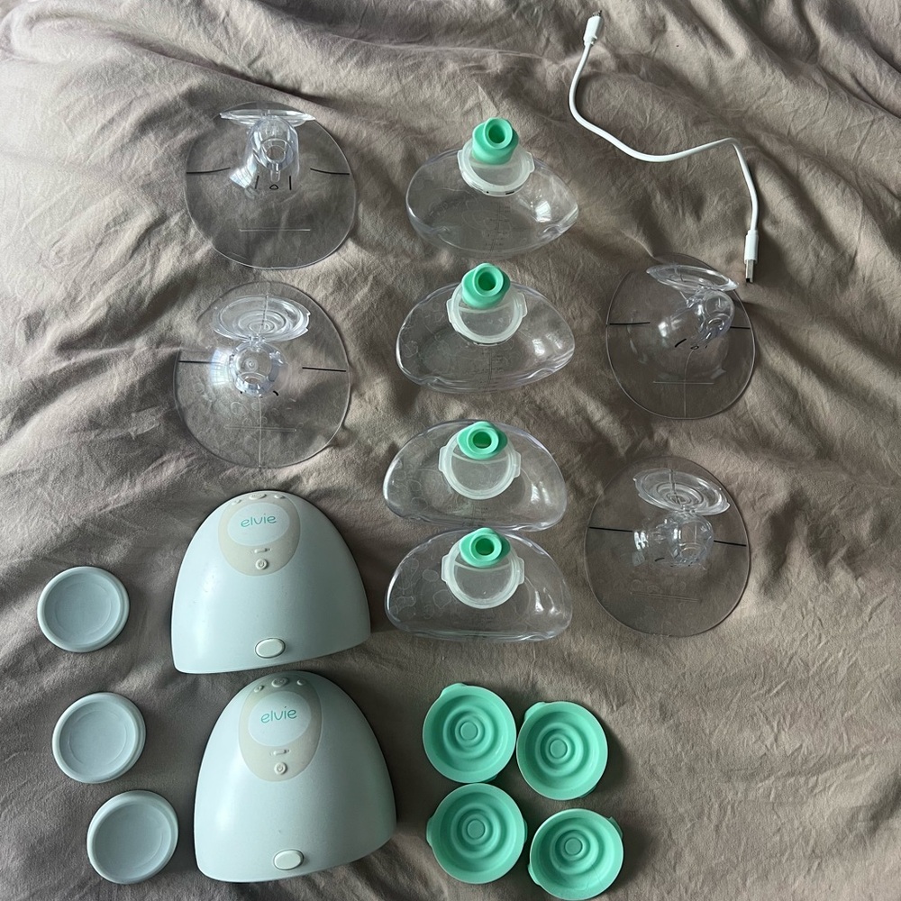 Elvie Breast Pump Set with Mint Accents